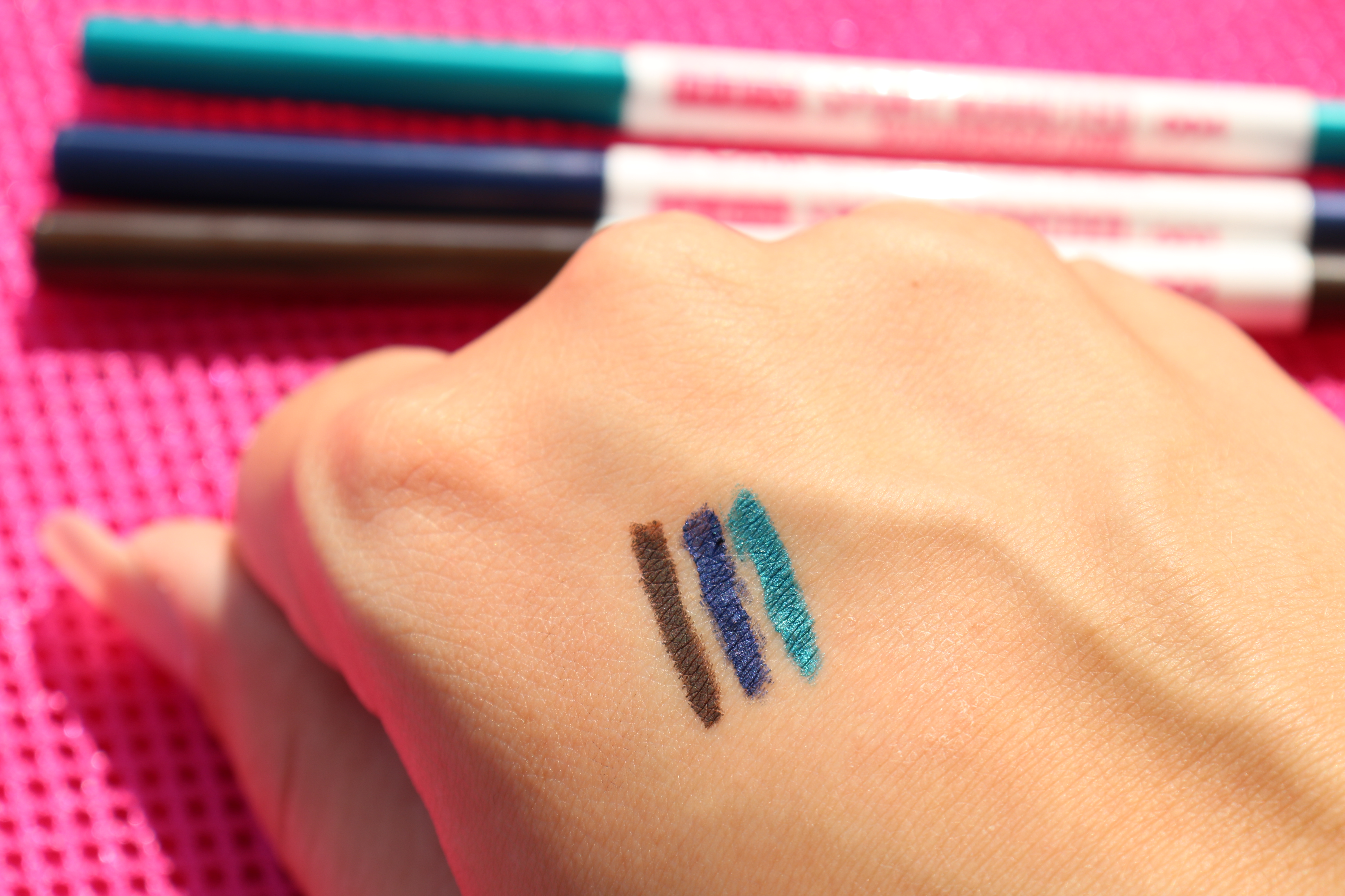Pupa Sport Addicted Liner swatches