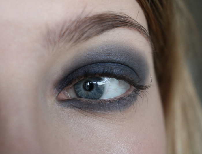 blauwe oogschaduw