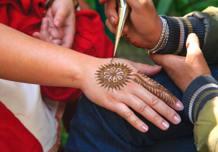 bevind zich Leeuw Imperial FDA onderzoek: de tijdelijke henna tatoeage is slecht voor je huid