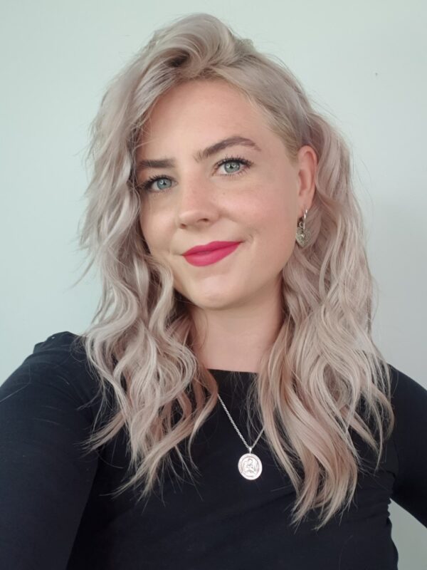 Lieke's advies: Hoe krijg ik de gloed na blonderen uit mijn toch al rossige haar?