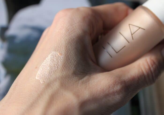 ilia liquid light highlighter