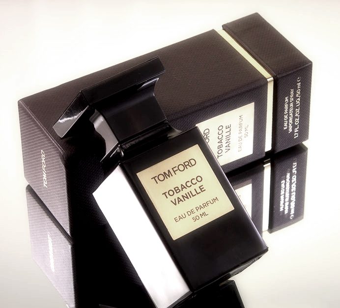 Maxim bezoekt een mannenclub met Tobacco en Vanille van Tom Ford